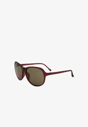 Occhiali da sole rossi cat-eye con lenti scure e aste sottili, inclinati per mostrare il lato sinistro e i dettagli frontali.