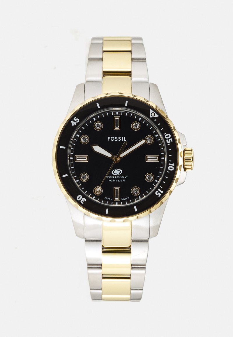 Fossil-Uhr mit schwarzem Zifferblatt, Armband aus Edelstahl in Silber und Gold, goldfarbenem Gehäuse und Kristallmarkierungen. Wasserdicht bis 100 m.