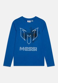 Plava majica dugih rukava od pamuka, s grafičkim dizajnom koji prikazuje bijeli logo i crne točke. Tekst glasi "MESSi."