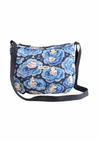 Borsa a tracolla blu in tessuto con personaggi Moomin, caratterizzata da un motivo a nuvole, chiusura con zip e tracolla blu scura. Texture morbida e design leggero.