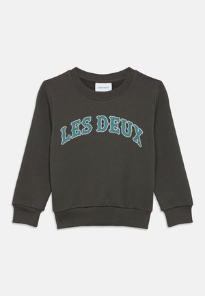 Zwart sweatshirt met lange mouwen en een ronde hals, voorzien van geribbelde boorden en zoom, met groene "LES DEUX" tekst op de borst.