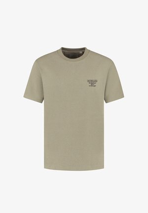 Zeleni bombažni T-shirt s krožno ovratnikom in kratkimi rokavi. Ima majhen črn logotip na zgornji levi strani. Gladka tekstura, sproščen kroj.