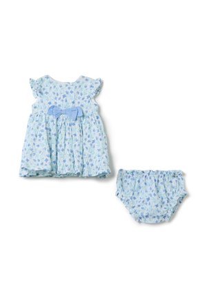 Blå og hvid blomstermønstret babykjole med flæseærmer og matchende blebukser på hvid baggrund