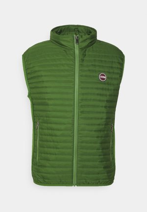 Gilet verde senza maniche con collo alto, texture trapuntata e zip frontale. Presenta due tasche laterali con zip e una patch con il logo.