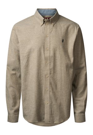 Camisa de botones en tejido marrón claro, con collar de mezclilla, mangas largas y un pequeño logo bordado en el pecho.