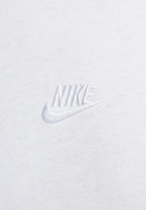 Valge puuvillane T-särk, millel on tikitud Nike logo õrna, sobiva valge niidiga, sujuva ja tekstuurse kangast viimistlusega.