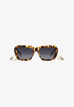 Des lunettes de soleil surdimensionnées en écaille de tortue avec des verres dégradés foncés, de forme carrée, et des accents en chaîne dorée pour un porter sécurisé.