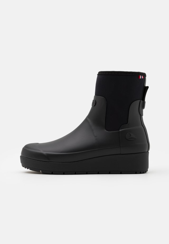 STOCKHOLM - Gummistiefel - black