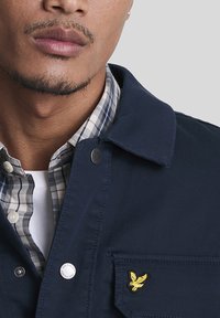 Lyle & Scott BEDFORD - Lengva striukė - dark navy