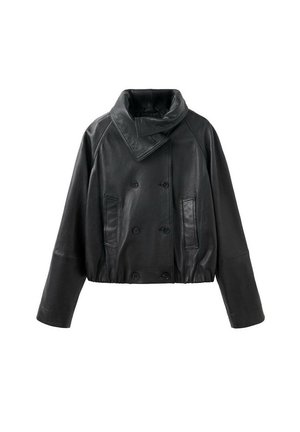 Schwarze kurze Lederjacke mit doppelreihigen Knöpfen, zwei Vordertaschen, langen Ärmeln und einem breiten, umgeschlagenen Kragen.