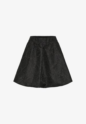 Melnā svārka ar elastīgu jostasvietu, kurai ir teksturēts rozā raksts. Dizains ir izplūdis ar ceļgala garuma griezumu, izgatavots no spīdīgas auduma.