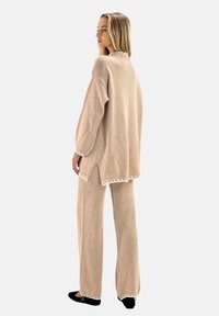 Elara SET - Trui - rosa