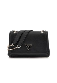Borsa a tracolla nera realizzata in materiale testurizzato, con un logo triangolare, una tracolla in catena di tonalità argento e un design strutturato.