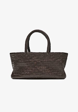 Borsa tote in pelle intrecciata marrone scuro con due manici arrotondati e una base rettangolare spaziosa.