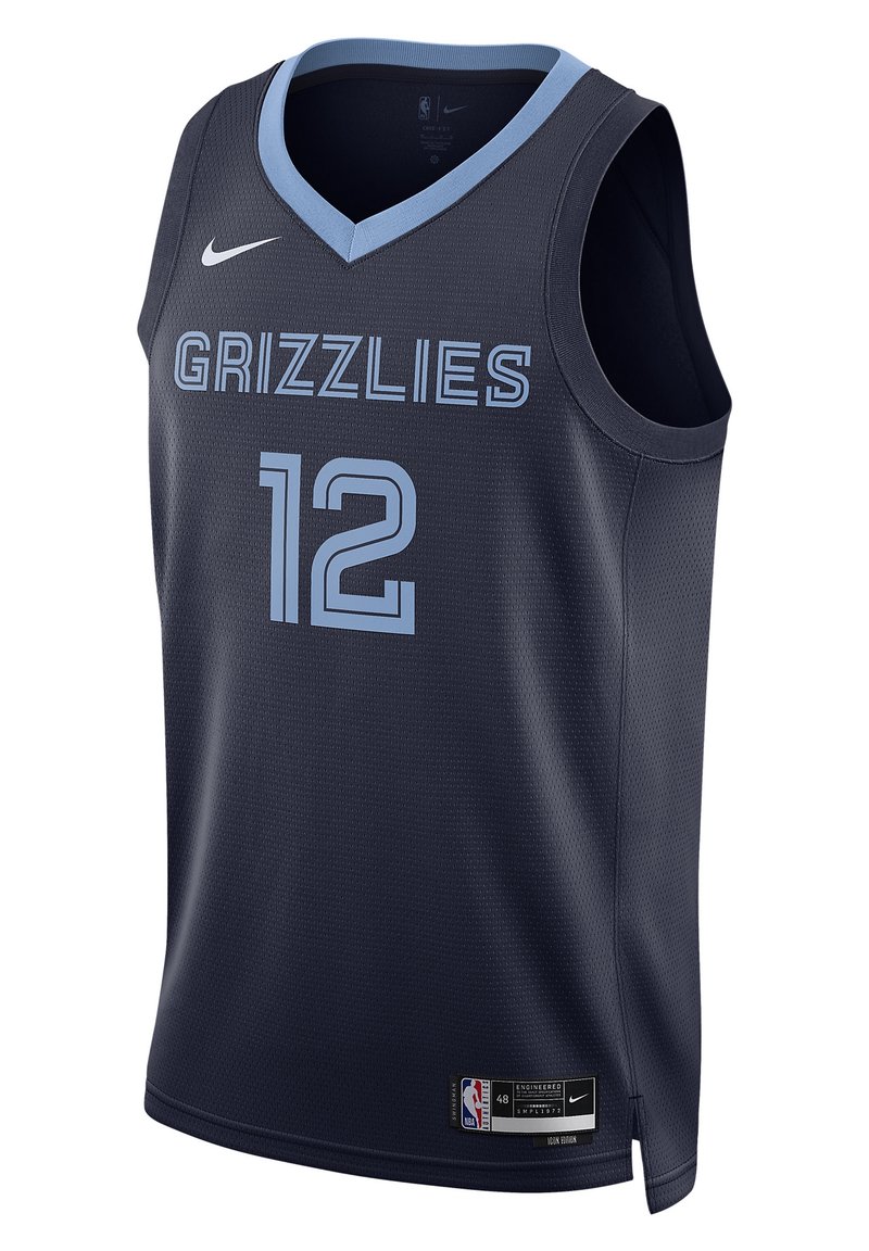 Basketbalový dres Nike v námořnické modré s světle modrými akcenty. Mezi rysy patří nápis "GRIZZLIES" a číslo "12" vytištěné na hrudi a design s výstřihem do V.