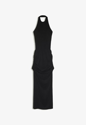 Schwarzes ärmelloses Maxikleid mit Neckholder, gerafften Details an der Taille und figurbetonter Silhouette.
