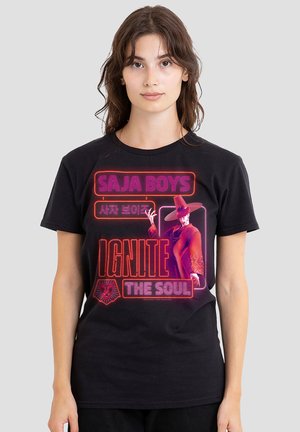 NETFLIX, KPOP DEMON HUNTERS SAJA BOYS GLOWING LIGHTS JINU - Print T-shirt - black