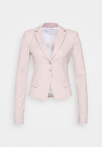 Světle růžové sako se dvěma knoflíky, vykrojenými klopami a předními kapsami. Vyrobené z hladké látky s jemným leskem a střih přiléhavý.