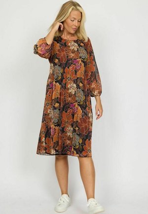 Blumenmusterkleid mit leuchtend orangefarbenen, rosa und grünen Blumen auf schwarzem Hintergrund. Mit langen, gepufften Ärmeln und einem knielangen Schnitt.