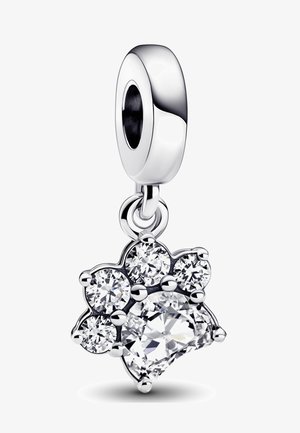 Pendentif en argent sterling avec un design de fleur, comportant cinq zirconias cubiques clairs ronds et une pierre centrale plus grande, finition polie.