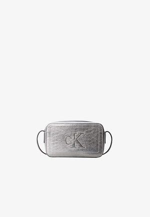 Calvin Klein, BOLD OUTLINE CAMERA BAG - Umhängetasche - silver-coloured