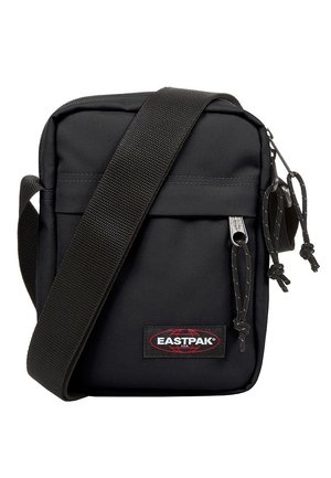 Kompaktowa czarna torba Eastpak na ramię z przednią kieszenią na zamek i regulowanym szerokim paskiem na ramię.