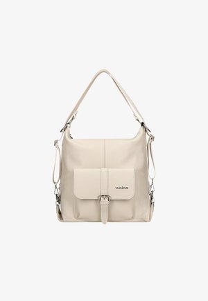 Beige Handtasche aus Leder mit einer Frontklappe, silbernem Hardware, verstellbarem Schultergurt und geprägtem Logo, mit glatter Textur und rechteckiger Form.