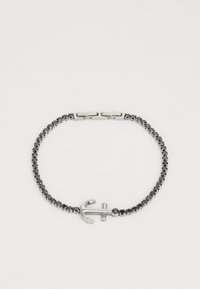 Bracciale con charm a forma di ancoraggio in argento, dotato di una catena in cristalli neri, presenta una chiusura a gancio e una finitura liscia e lucida.