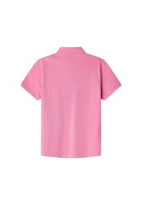 Polo shirt rosa a maniche corte con colletto, realizzato in cotone. Presenta una superficie liscia, uniforme e un design semplice, privo di decorazioni.