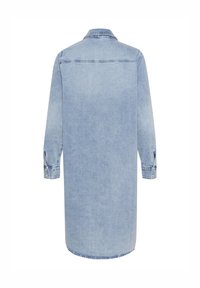 Vestito camicia di jeans blu chiaro, caratterizzato da maniche lunghe, un colletto e polsini con bottoni. Tessuto liscio con una vestibilità leggermente ampia e design di lunghezza media.