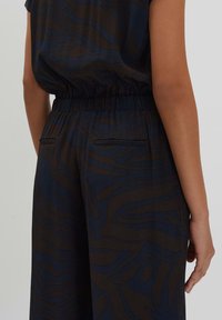 someday. MID RISE CROPPED ANIMAL PRINT - Combinaison - ocean