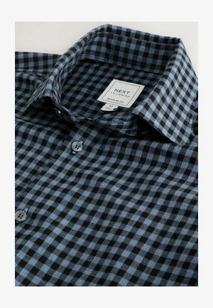 Ruuduline särk, millel on sinine ja must muster, nööbiga kinnisuus, tavaline lõige ja silt "NEXT TAILORING".