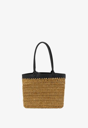 Gevlochten stro tas met zwarte leren handvatten, rechthoekige vorm, natuurlijke beige kleur en een gestructureerd oppervlak met gekartelde randen.
