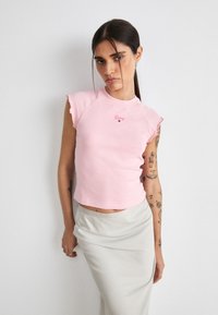 Tommy Jeans SLIM RUCHE SCRIPT TEE - Camiseta básica - ballet pink
