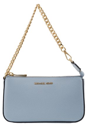 Hellblaues Michael Kors Leder-Handgelenktasche mit goldener Kettenriemen und Logo vorne, Reißverschluss oben.