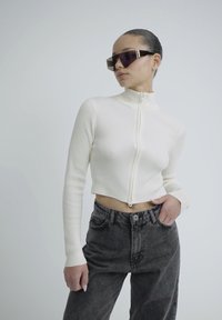 Thumbnail Image 2