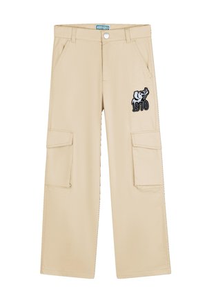 Beige cargobroek met twee zijzakken, geborduurd olifantenmotief en tekst "1970". Voorzien van een knoop- en ritssluiting.