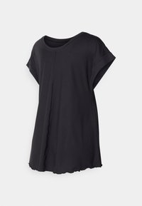 Top negro de manga corta con cuello redondo, que presenta una costura central, textura suave y un dobladillo ondulado para un ajuste relajado.