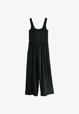 Svart jumpsuit med rundad halsringning, breda axelband, figursydd midja och vida byxben som flödar, tillverkad av ett mjukt tyg med en slät textur.