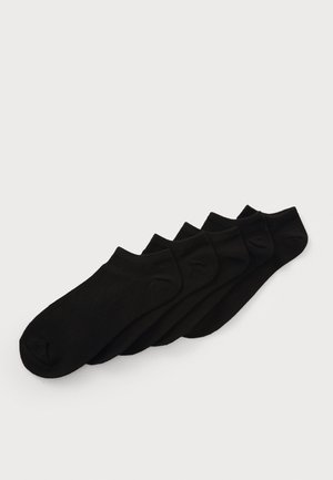 Calcetines negros hasta el tobillo en un paquete de cinco, hechos de un material suave y elástico con una textura lisa y un diseño sencillo.