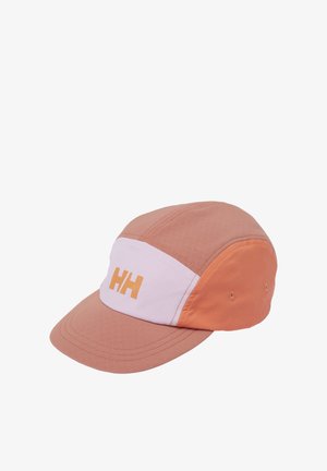 Gorra de cinco paneles con paneles en rosa polvoriento, rosa claro y naranja, con el logo "HH" naranja en el panel frontal rosa claro.