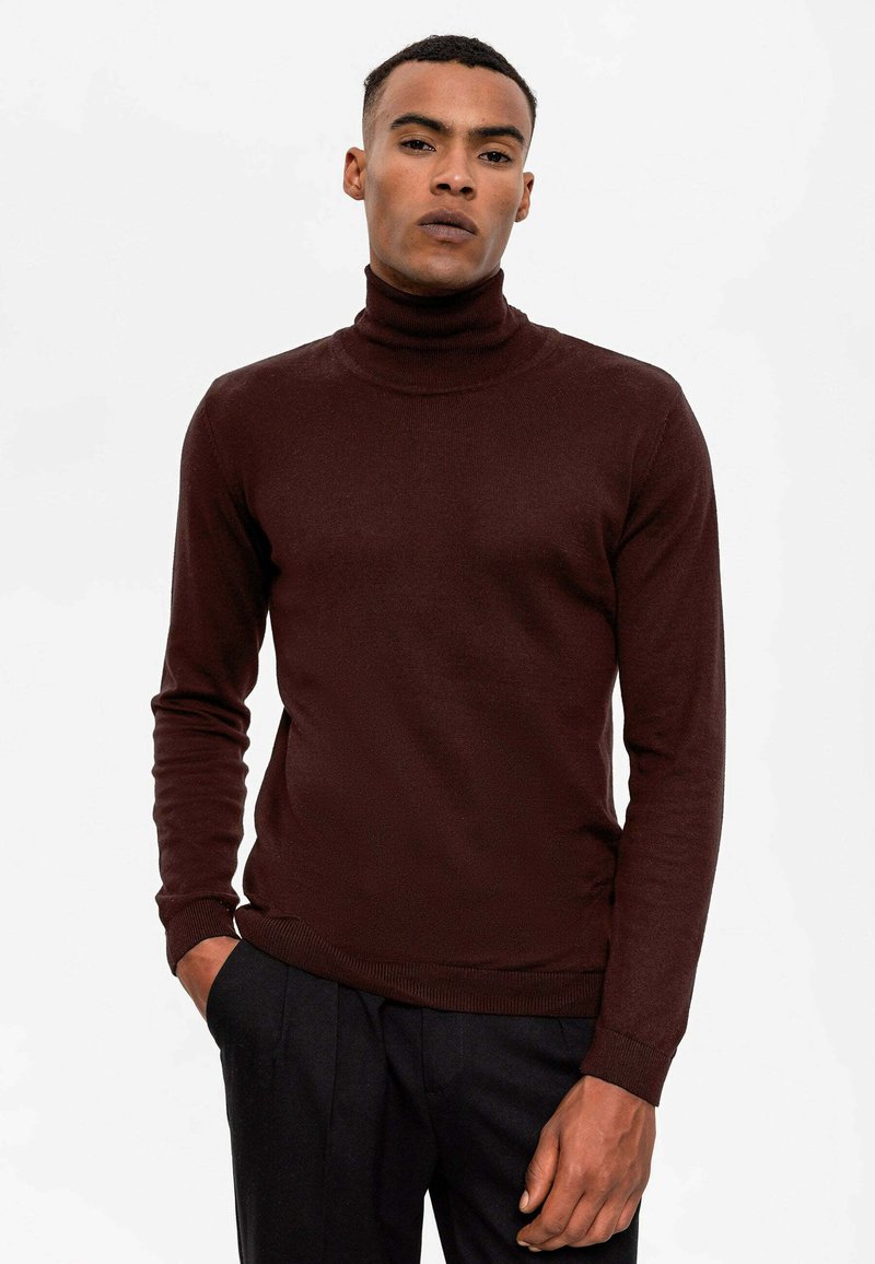 JERSEY TURTLENECK HOLLYWOOD HEIST