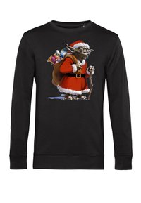 Svart sweatshirt med en karaktär i en röd tomtedräkt med vita detaljer, som bär en påse med leksaker och en käpp.