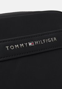 Tommy Hilfiger CENTRAL REPREVE MINI REPORTER UNISEX - Borsa a tracolla - black