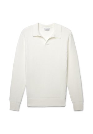 Pull blanc à côtes avec une texture douce, doté d'un col et d'une coupe décontractée. Manches longues et ourlet droit.