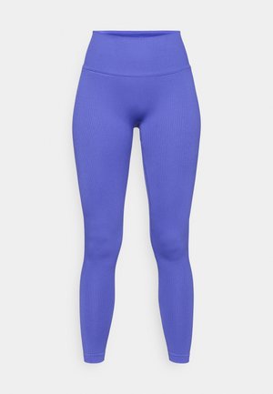 Högmidjade, randiga leggings i livlig lila. Tillverkade av elastiskt tyg, med en sömlös design och en figurnära siluett.