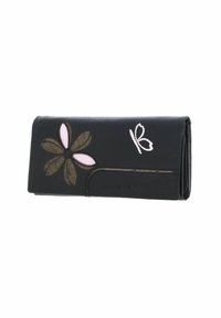 Portefeuille en cuir noir avec une broderie florale et de papillons en rose et marron. Il dispose d'une fermeture à rabat et d'un design texturé.