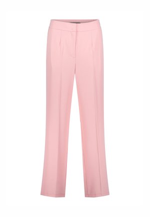 Pantalon large rose clair en tissu lisse. Il présente un devant plat avec deux plis et une ceinture classique.