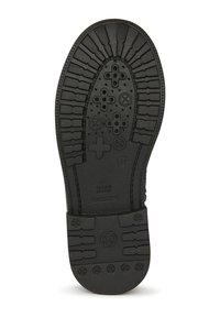 La suola delle scarpe in gomma nera presenta una trazione a motivo con indentature circolari e a forma di croce. "GEOX" e "BREVETTO ITALIANO" stampati sul tallone.