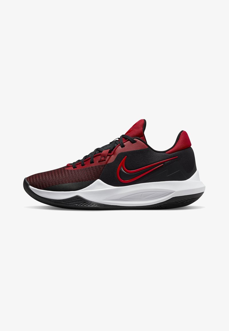 Czerwono-czarny but sportowy z siateczkowymi górnymi częściami, zaokrąglonym noskiem i białą wkładką. Posiada wyraźne logo Nike oraz teksturowaną podeszwę.